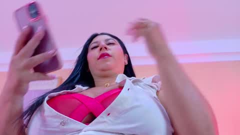 Snapshot of kendalmilleer chatting on January 19, 9:02 am online show from January 19, 9:02 am