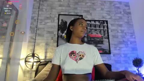 Snapshot of kendalross28 chatting on June 25, 2:44 am Kendall online show from June 25, 2:44 am