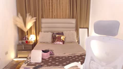 kendalveronika online show from November 12, 8:37 am