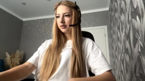 Snapshot of kendastuckmeyer chatting on October 9, 7:17 am Betty online show from October 9, 7:17 am