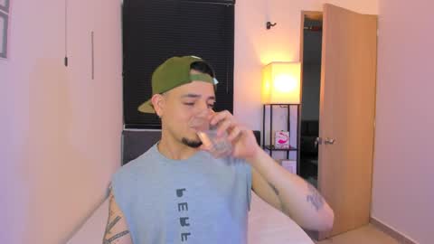 kendel_dimitri online show from April 10, 4:39 am