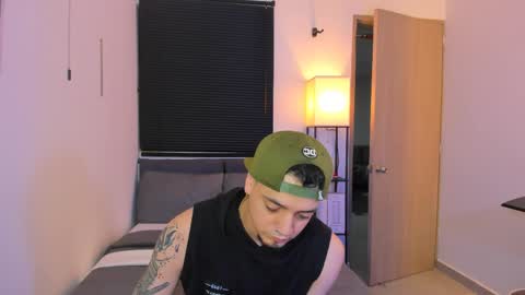 kendel_dimitri online show from April 11, 5:12 am