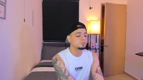 kendel_dimitri online show from April 12, 5:34 am