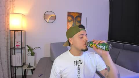 kendel_dimitri online show from May 22, 3:46 am
