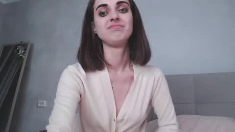 Snapshot of kendi_snow chatting on February 15, 8:54 am kendi snow online show from February 15, 8:54 am