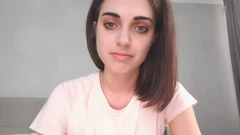 Snapshot of kendi_snow chatting on March 7, 5:18 am kendi snow online show from March 7, 5:18 am