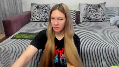 Snapshot of kendra_xx_ chatting on October 20, 1:28 am Kendra online show from October 20, 1:28 am