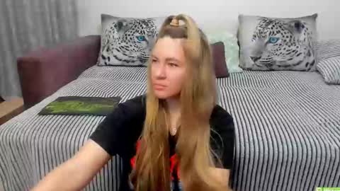 Snapshot of kendra_xx_ chatting on October 22, 1:39 am Kendra online show from October 22, 1:39 am