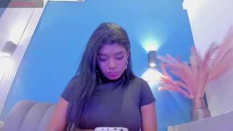 kendrachavez_ online show from April 4, 9:23 pm