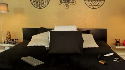 Snapshot of kendraleroy chatting on December 21, 1:36 am KENDRA online show from December 21, 1:36 am