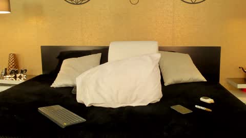 Snapshot of kendraleroy chatting on January 26, 1:09 am KENDRA online show from January 26, 1:09 am