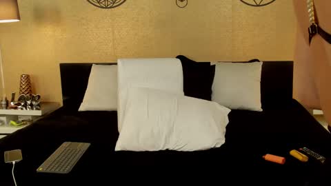 Snapshot of kendraleroy chatting on February 16, 4:31 am KENDRA online show from February 16, 4:31 am