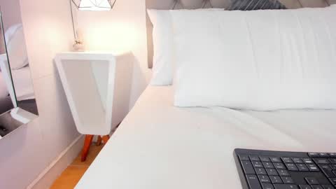 Kendral  online show from February 7, 9:47 am