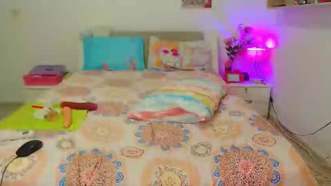 kendralove online show from December 24, 4:55 am