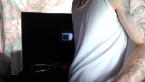 Snapshot of kennerfox77 chatting on December 7, 7:21 pm Kennfox777 online show from December 7, 7:21 pm