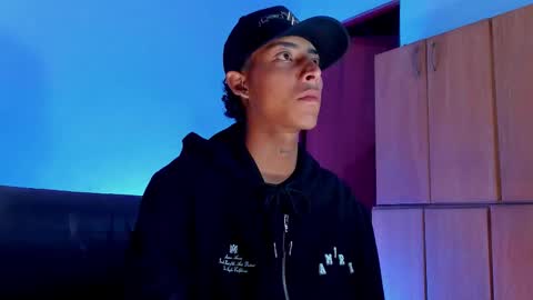 Snapshot of kenny_jones chatting on October 9, 12:52 am Kenny online show from October 9, 12:52 am