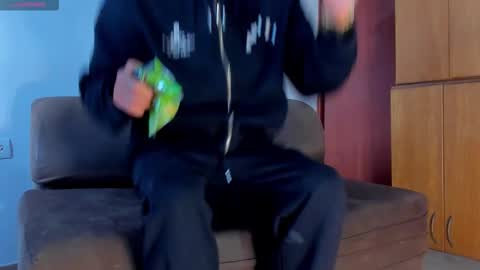 Snapshot of kenny_jones chatting on November 3, 8:54 pm Kenny online show from November 3, 8:54 pm