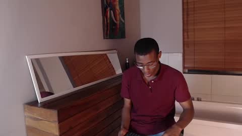 Snapshot of kenny_thompson_ chatting on February 22, 7:45 pm Kenny Thompson online show from February 22, 7:45 pm