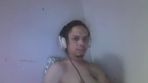 Snapshot of kenraku8623 chatting on March 23, 7:18 pm kenraku8623 online show from March 23, 7:18 pm