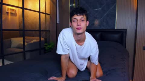 Peter     online show from April 8, 5:57 pm