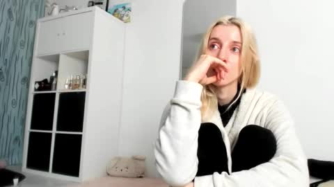 Kenzie online show from September 21, 1:35 pm