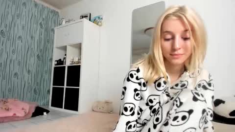 Kenzie online show from October 6, 8:06 pm