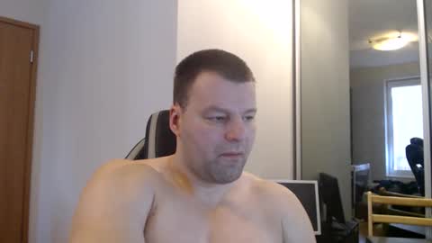 Snapshot of kert19 chatting on February 15, 6:54 am KerKER online show from February 15, 6:54 am