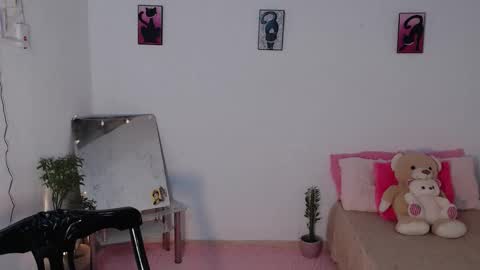 Mia  online show from September 25, 4:11 pm