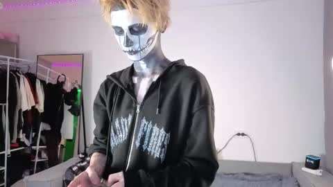 Kessy online show from October 31, 10:44 pm