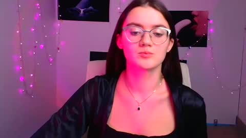 Snapshot of ketrin_pirsss chatting on December 6, 10:05 am Ketrin online show from December 6, 10:05 am