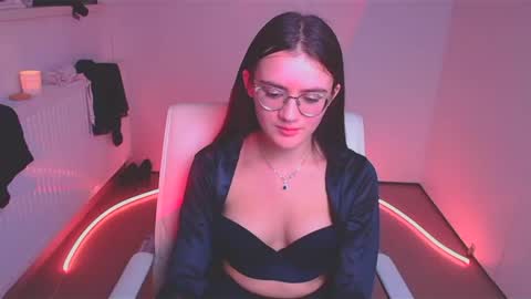 Snapshot of ketrin_pirsss chatting on December 8, 10:47 pm Ketrin online show from December 8, 10:47 pm