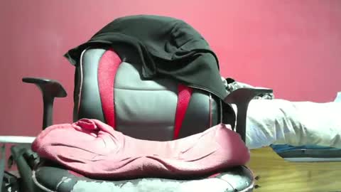 Snapshot of kev19922 chatting on December 27, 8:39 pm kev19922 online show from December 27, 8:39 pm