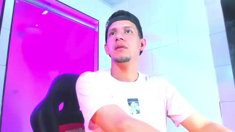 Snapshot of kevin__max_ chatting on February 20, 11:11 am Kev online show from February 20, 11:11 am