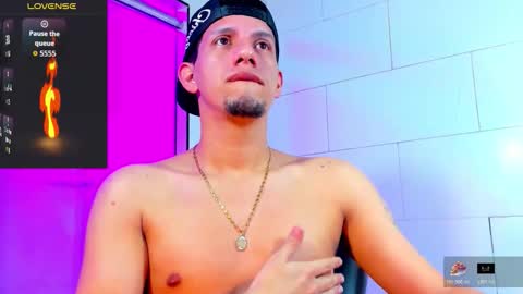 Snapshot of kevin__max_ chatting on March 2, 11:28 am Kev online show from March 2, 11:28 am