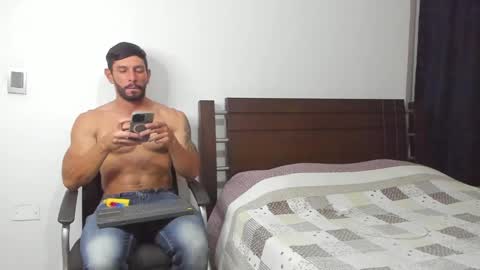 Snapshot of kevin_malone22 chatting on February 25, 3:42 am kevin_malone22 online show from February 25, 3:42 am