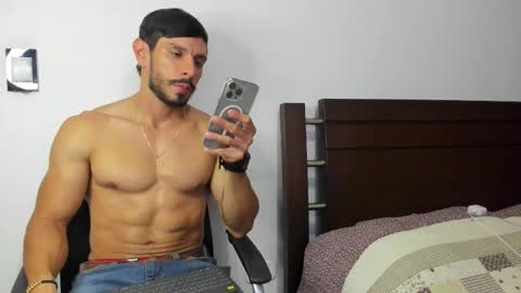 Snapshot of kevin_malone22 chatting on November 19, 1:49 am kevin_malone22 online show from November 19, 1:49 am