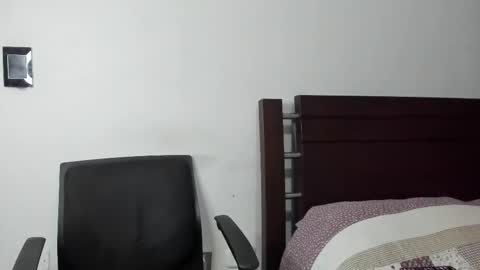 Snapshot of kevin_malone22 chatting on December 2, 7:31 pm kevin_malone22 online show from December 2, 7:31 pm