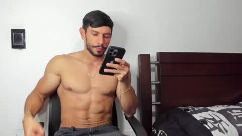 Snapshot of kevin_malone22 chatting on December 19, 9:11 pm kevin_malone22 online show from December 19, 9:11 pm