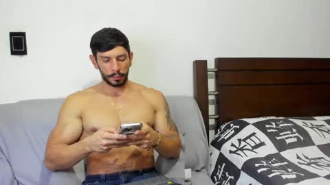 kevin_malone22 online show from May 19, 12:05 am