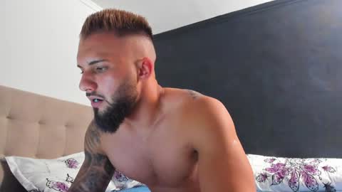 Snapshot of kevin_muscle1 chatting on May 5, 4:04 pm Kevin online show from May 5, 4:04 pm