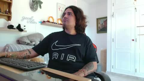Snapshot of kevinduar53 chatting on October 26, 11:05 am kevin online show from October 26, 11:05 am