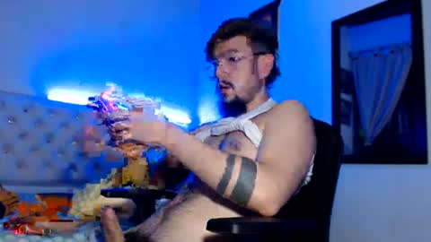 kevinsantiag0 online show from August 9, 3:23 am