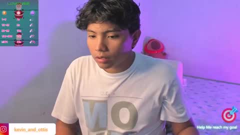 kevin and ottis online show from December 25, 11:10 pm