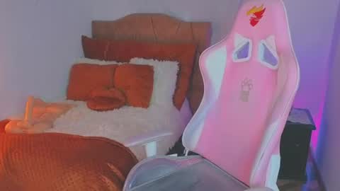 Snapshot of keyla_roberts_ chatting on July 12, 7:16 pm Adhara. Help me reach 100 likes online show from July 12, 7:16 pm