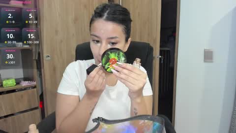 Laura online show from December 26, 12:14 am