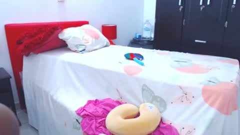 Snapshot of keyra_dainty chatting on February 20, 11:32 pm Sandy Saenz online show from February 20, 11:32 pm