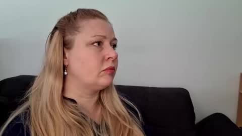 Snapshot of khaleesi0890 chatting on November 12, 10:04 am khaleesi0890 online show from November 12, 10:04 am