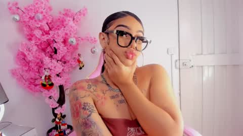 Khelany Isyy  online show from December 11, 1:15 am