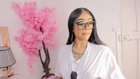 Khelany Isyy  online show from January 25, 9:35 pm