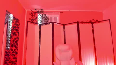 Khloe online show from September 15, 1:00 pm